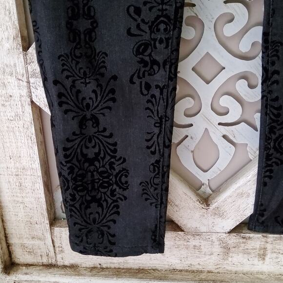 Bisou Bisou Women's Skinny Velvet Damask Print Denim Jeans in Black - Picture 3 of 6